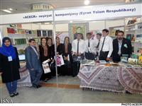 بازدید معلمین مدارس ایرانی ترکمنستان از غرفه کتاب جهاد دانشگاهی