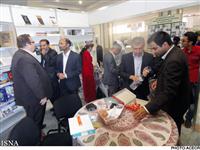 جمعی از فراگیران زبان فارسی از غرفه کتاب جهاددانشگاهی ترکمنستان بازدید کردند