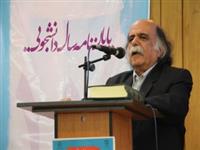 دانشگاهی که تنها به آموزش می‌پردازد دبیرستانی بزرگ است نه دانشگاه