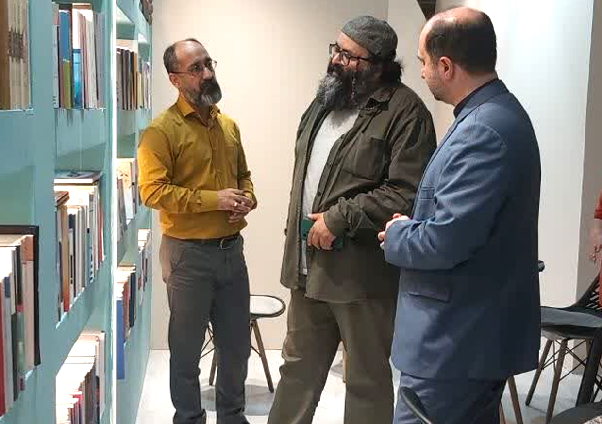 بازدید مدیرعامل مؤسسه شهرستان ادب از غرفه جهاد دانشگاهی در سی وششمین نمایشگاه بین المللی کتاب تهران 