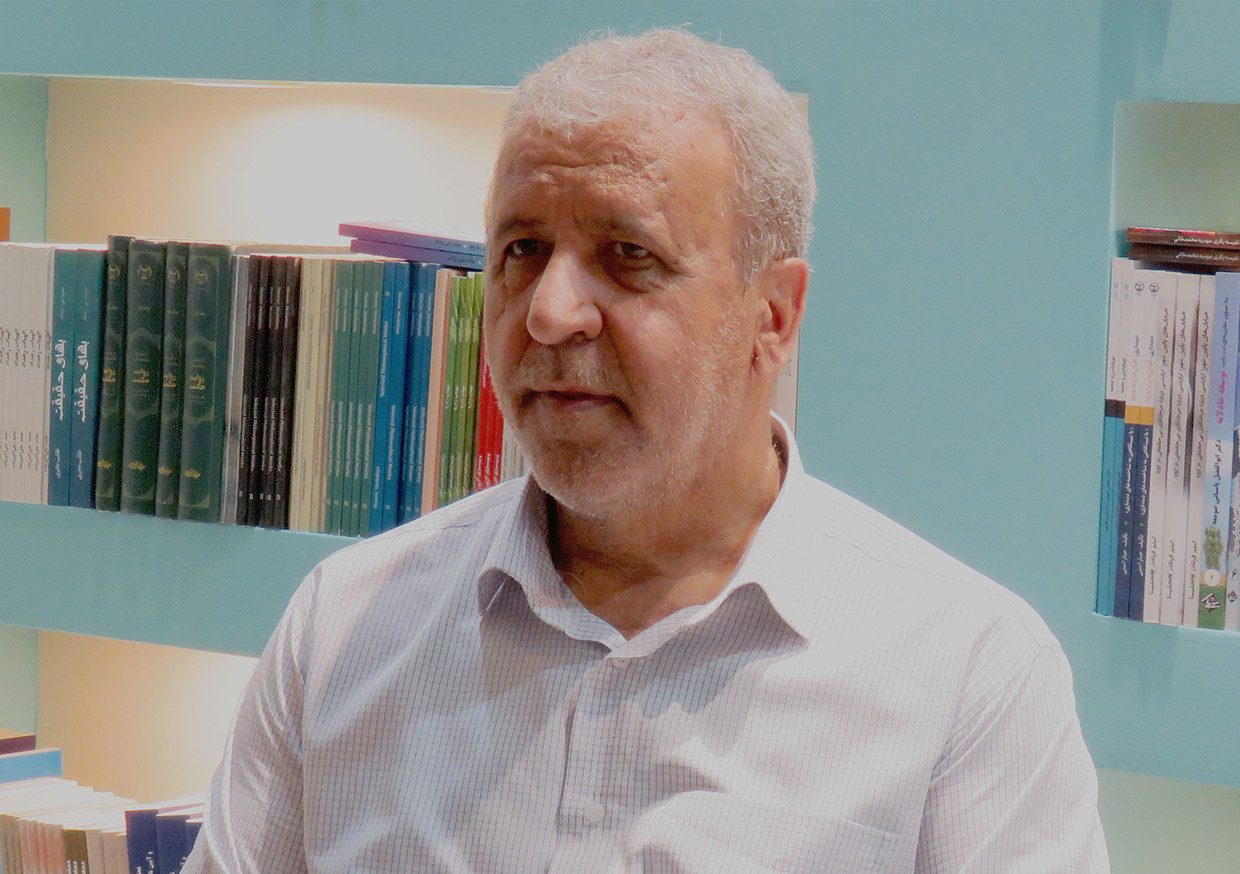 رئیس پژوهشگاه رویان از غرفه جهاددانشگاهی در نمایشگاه کتاب تهران بازدید کرد