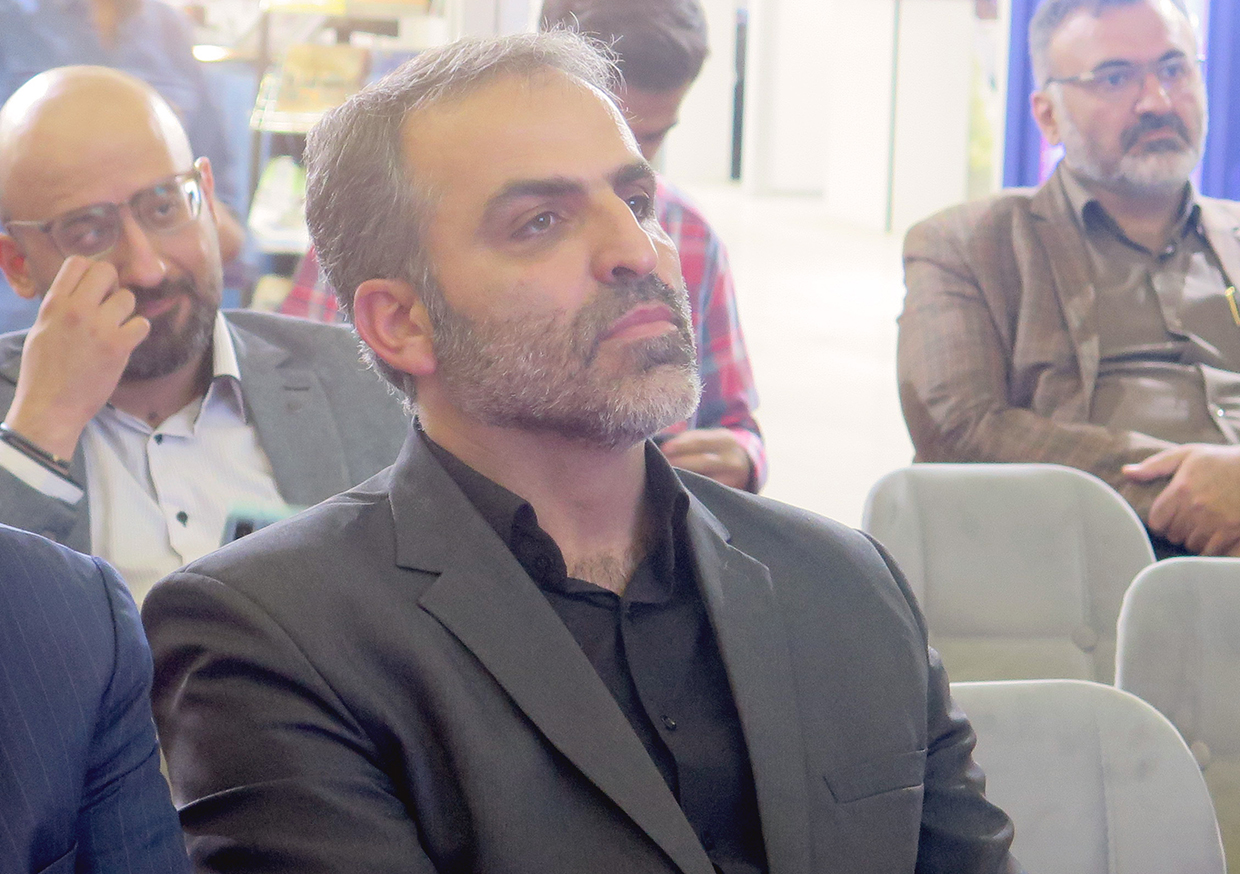 معاون فرهنگی جهاد دانشگاهی از غرفه جهاد دانشگاهی در نمایشگاه کتاب بازدید کرد