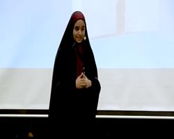 اجرای فاطمه پایداری در دومین دوره مسابقات ملی‌ ارائه سه‌ دقیقه‌ای (بخش کتاب)